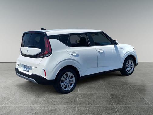Snow White Pearl 2023 Kia Soul LX