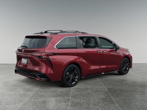 2021 Toyota Sienna XSE 7 Passenger