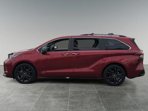 2021 Toyota Sienna XSE 7 Passenger