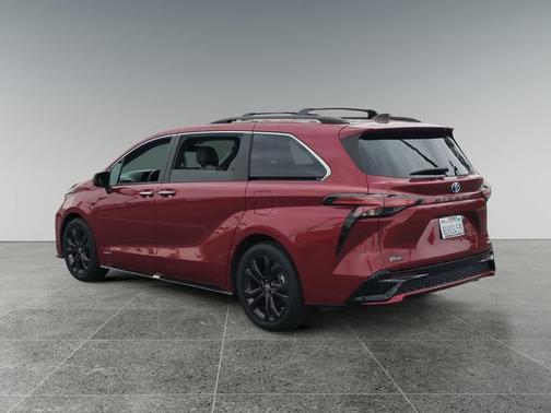 2021 Toyota Sienna XSE 7 Passenger