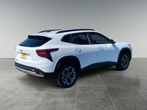 Summit White 2024 Chevrolet Trax LT