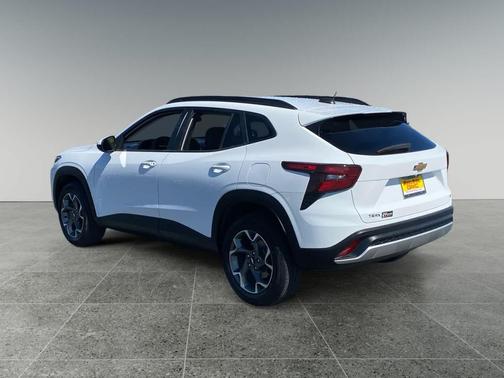 Summit White 2024 Chevrolet Trax LT