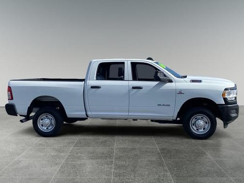 2022 RAM 2500 Tradesman Crew Cab 4x4 6'4' Box