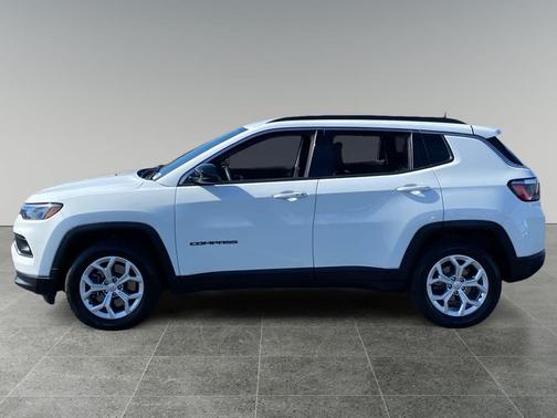 Bright White Clearcoat 2024 Jeep Compass Latitude
