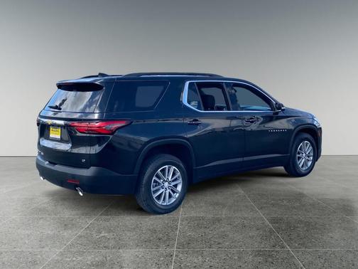 Mosaic Black Metallic 2023 Chevrolet Traverse LT Cloth
