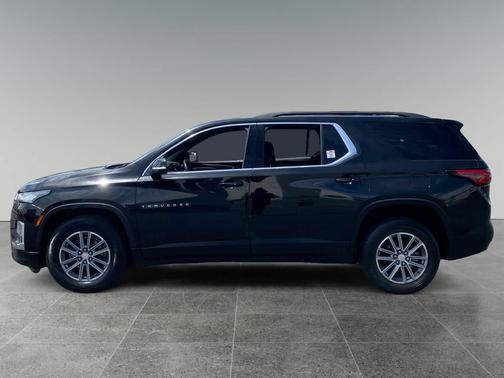 Mosaic Black Metallic 2023 Chevrolet Traverse LT Cloth
