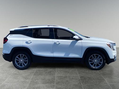 Summit White 2024 GMC Terrain SLT