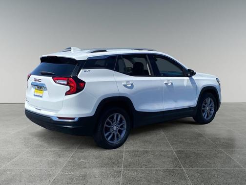 Summit White 2024 GMC Terrain SLT