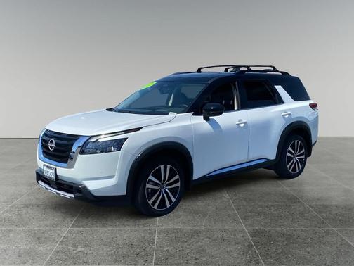 Everest White Pearl Tricoat/Super Black 2025 Nissan Pathfinder Platinum FWD