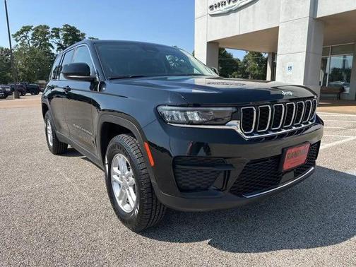 2023 Jeep Grand Cherokee Laredo 4x2