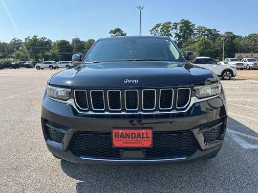 2023 Jeep Grand Cherokee Laredo 4x2
