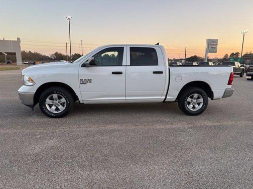 2023 RAM 1500 Classic SLT Crew Cab 4x2 57' Box