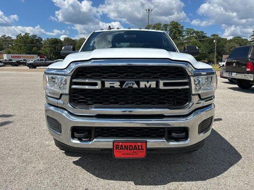 2022 RAM 3500 Tradesman Crew Cab 4x4 8 Box