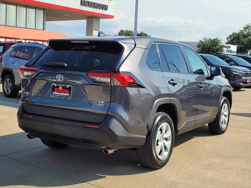 2023 Toyota RAV4 LE