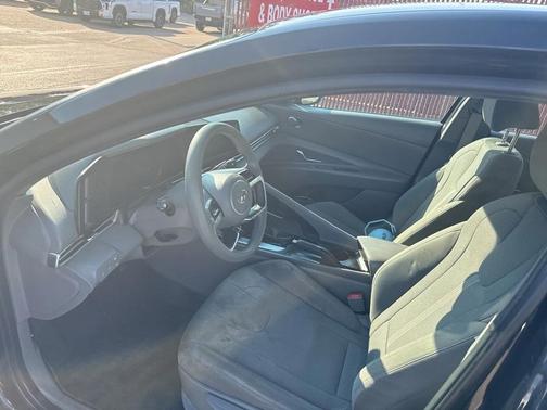 2023 Hyundai ELANTRA SE