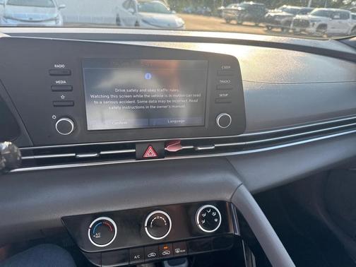 2023 Hyundai ELANTRA SE