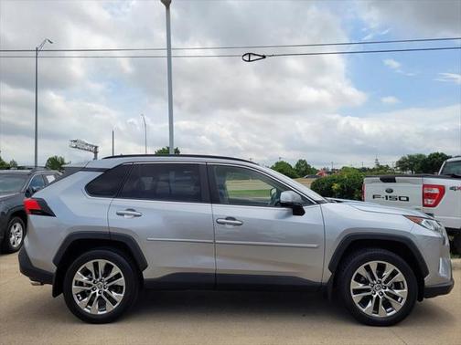 2020 Toyota RAV4 XLE Premium