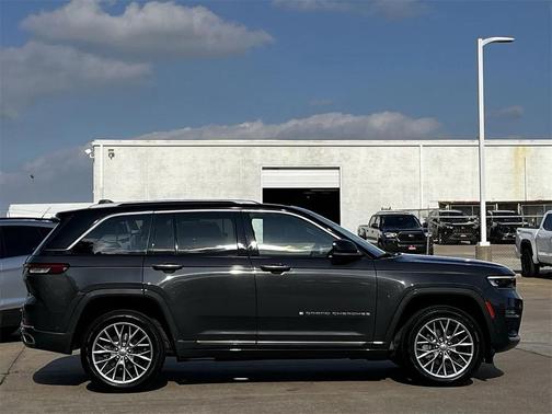 2022 Jeep Grand Cherokee Summit