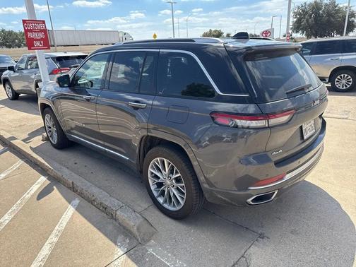 2022 Jeep Grand Cherokee Summit