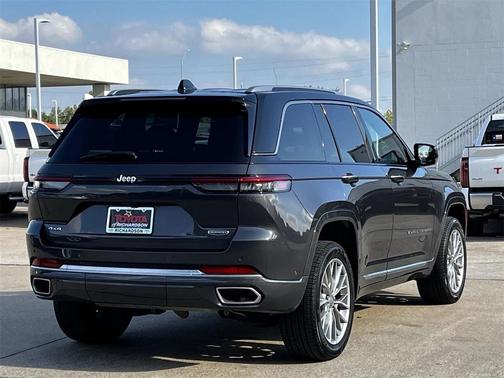 2022 Jeep Grand Cherokee Summit
