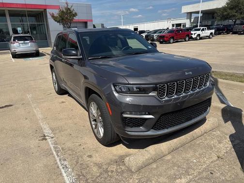 2022 Jeep Grand Cherokee Summit