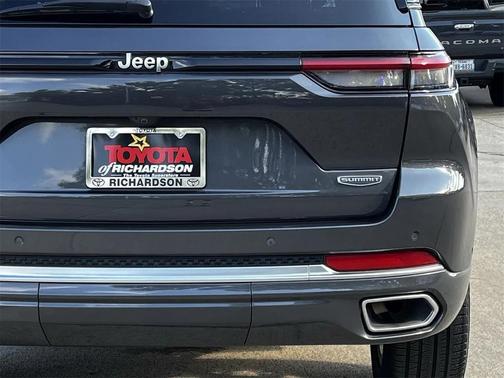 2022 Jeep Grand Cherokee Summit