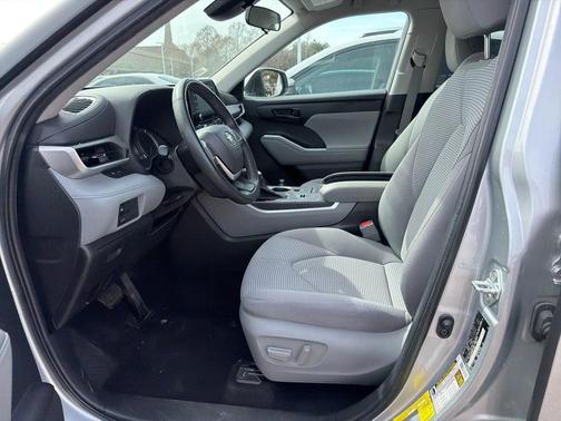 2022 Toyota Highlander Hybrid LE