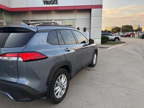 2024 Toyota Corolla Cross LE