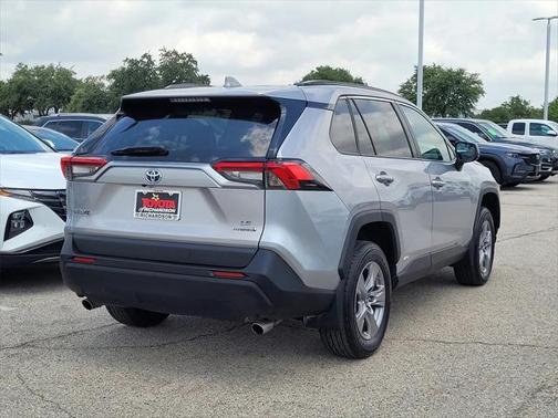 2022 Toyota RAV4 Hybrid LE