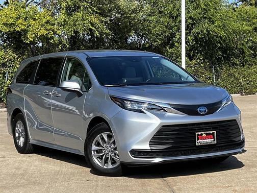 2024 Toyota Sienna LE