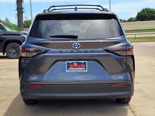 2025 Toyota Sienna XLE 8 Passenger