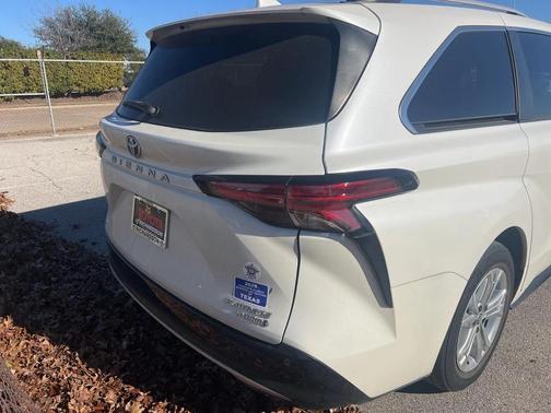 2021 Toyota Sienna Platinum 7 Passenger