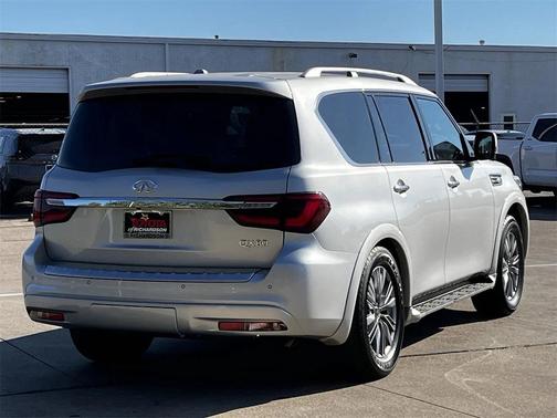 2022 INFINITI QX80 Luxe