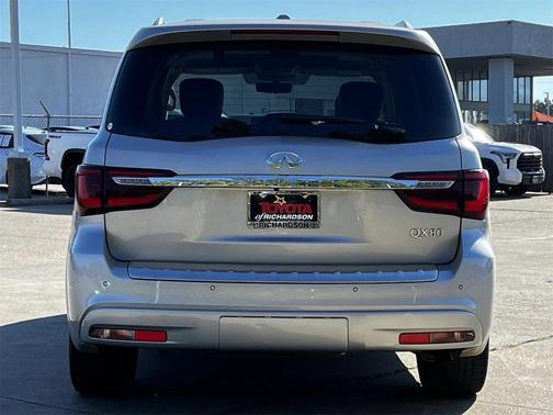 2022 INFINITI QX80 Luxe