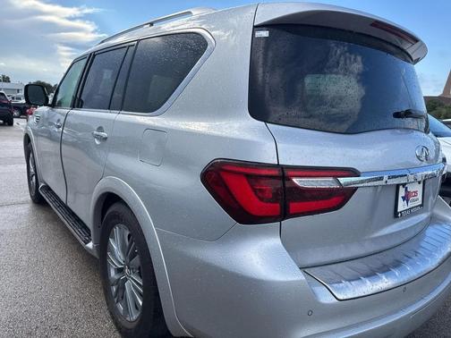 2022 INFINITI QX80 Luxe