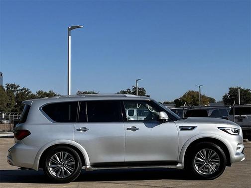 2022 INFINITI QX80 Luxe