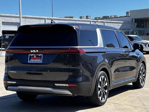 2024 Kia Carnival EX