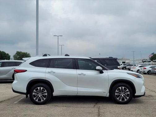 2022 Toyota Highlander Hybrid XLE