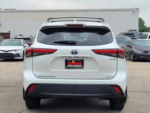 2022 Toyota Highlander Hybrid XLE