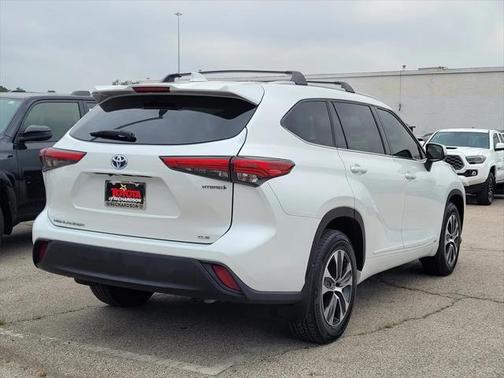 2022 Toyota Highlander Hybrid XLE