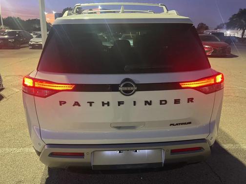 2023 Nissan Pathfinder Platinum FWD