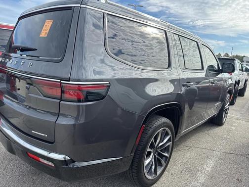 2022 Jeep Wagoneer Series III 4x2