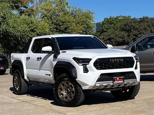 2025 Toyota Tacoma Hybrid Trailhunter