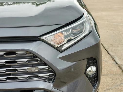 2019 Toyota RAV4 Hybrid SE