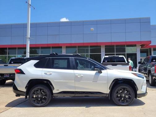 2025 Toyota RAV4 Hybrid SE