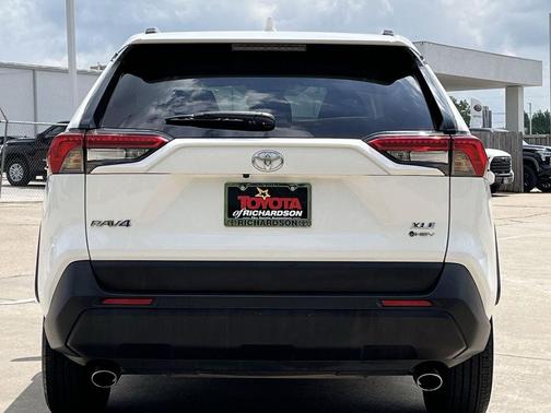 Ice Cap 2025 Toyota RAV4 Hybrid XLE