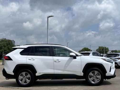 Ice Cap 2025 Toyota RAV4 Hybrid XLE