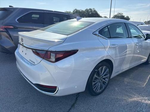 2020 Lexus ES 300h Premium