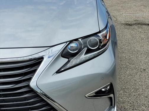 2018 Lexus ES 300h Base