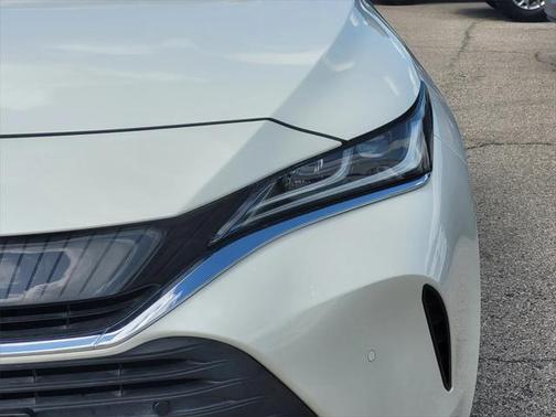 2022 Toyota Venza XLE